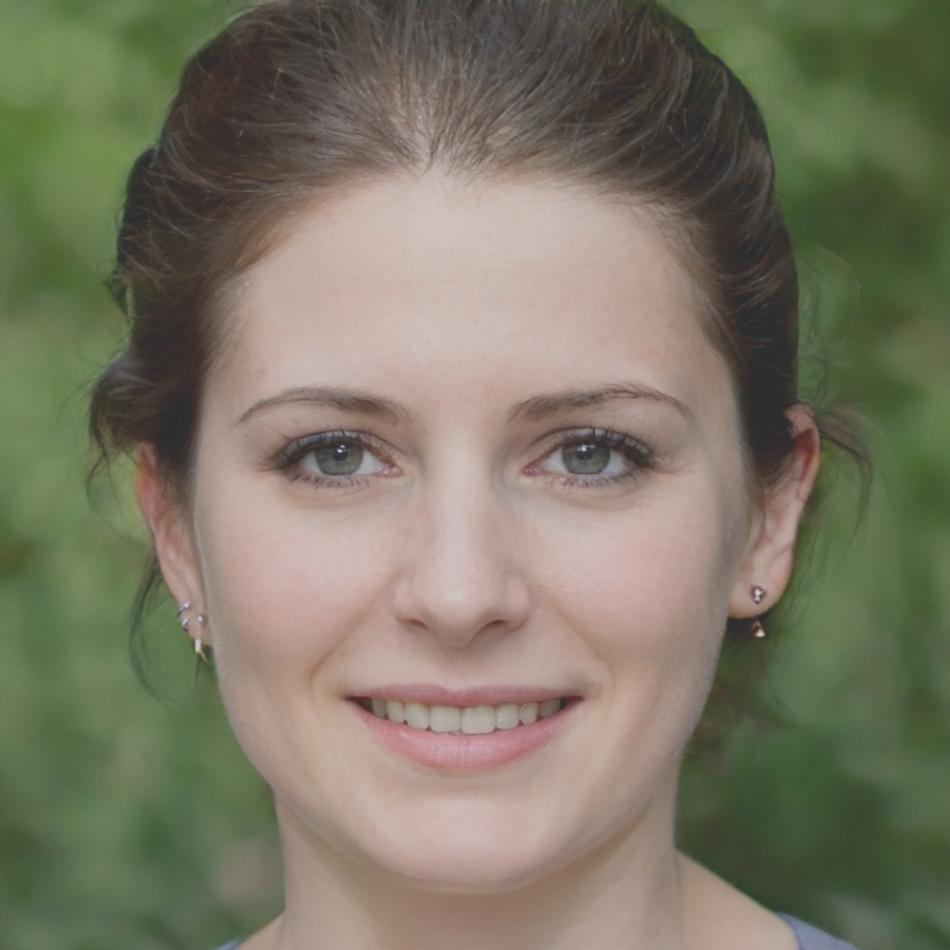 Laura Martínez, consultora